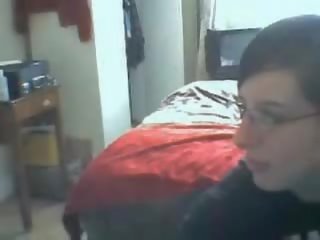 Masturbation poilu britannique chatte sur webcam