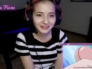 18 youtuber izpaužas concupiscent vērojošas hentai laikā the plūsma un masturbē - emma fiore