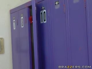 Tempting big titted blonde gets nailed in the locker room