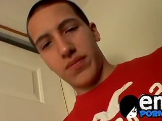 Tentador homosexual tipo masturba en su habitación