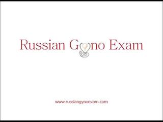 Ένα plumpy με πλούσιο στήθος ρωσικό κάτι σπουδαίο επί ένα γυναικολόγους εξέταση