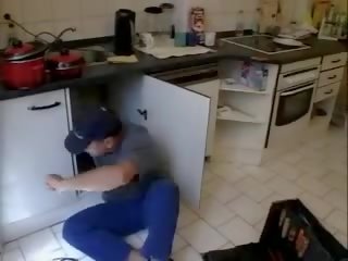 Ibu rumah tangga fucks plumber by snahbrandy