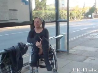 Paraprincess publike lakuriqësi dhe handicapped pornstar ndezje